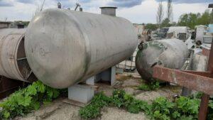 Продается  Емкость нержавеющая, объем — 4 куб. м.